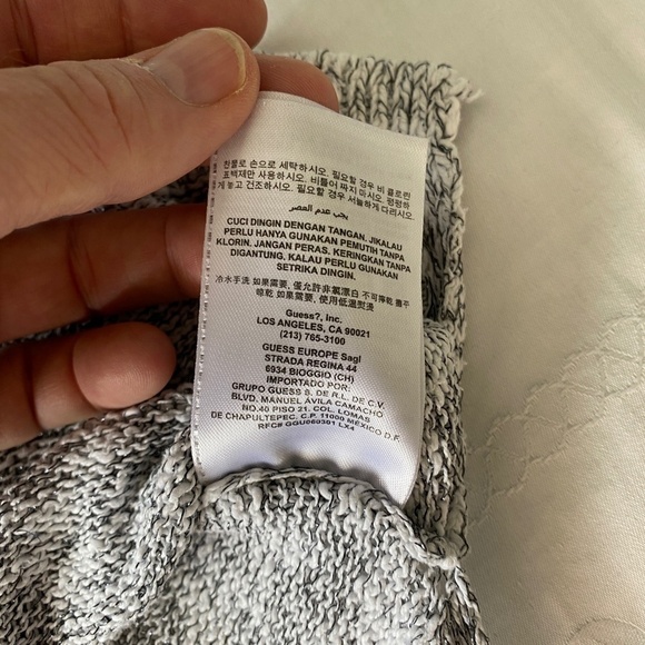 Guess‎ Women's Gray + White Glitter Lightweight See-Through Sweater Size Medium - Picture 8 of 12